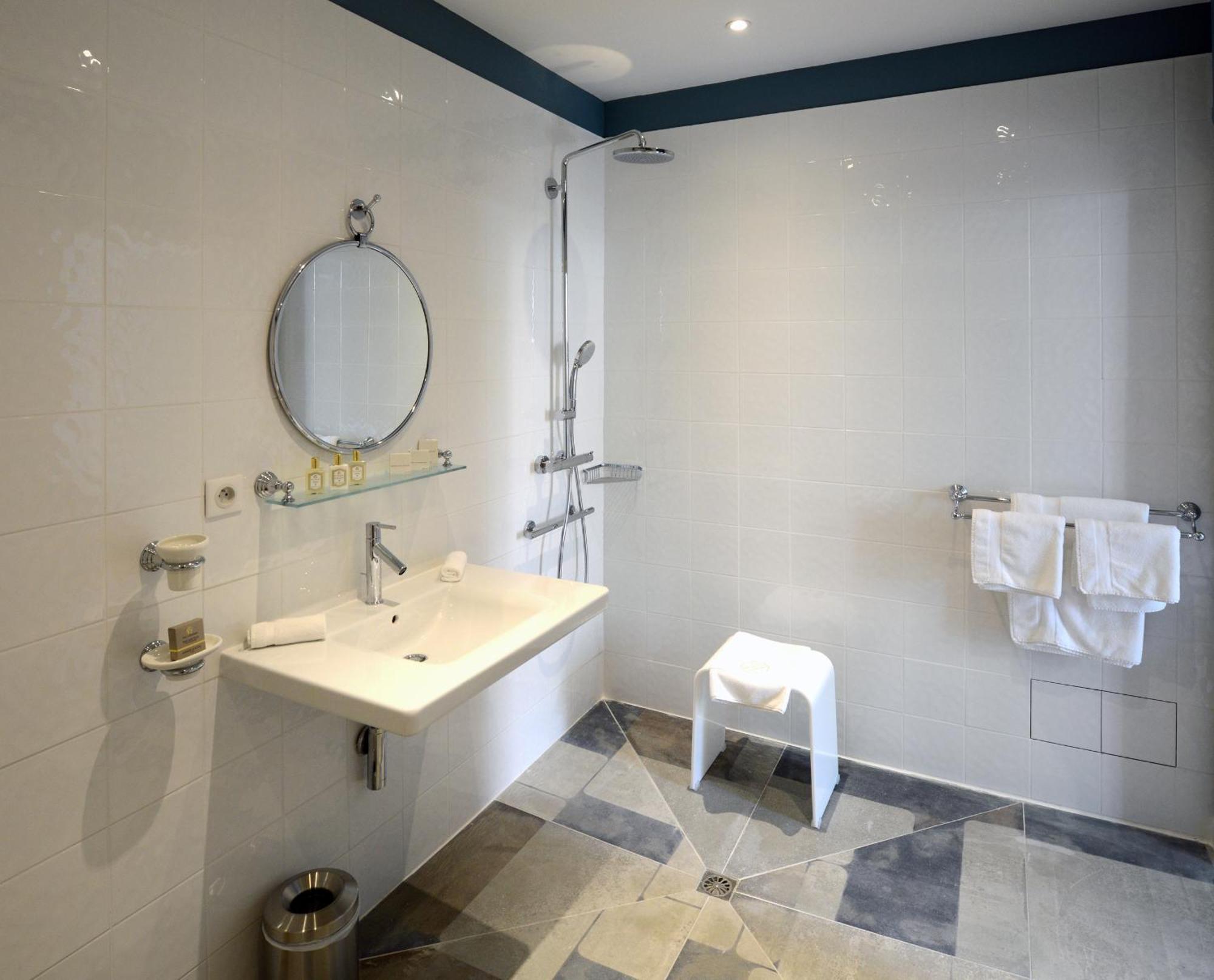 Grand Hotel Henri - Teritoria ลีล-ซูร์-ลา-ซอร์ก ห้อง รูปภาพ